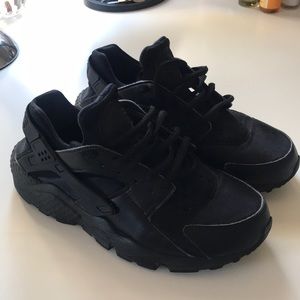 Black Women Nike Huraraches